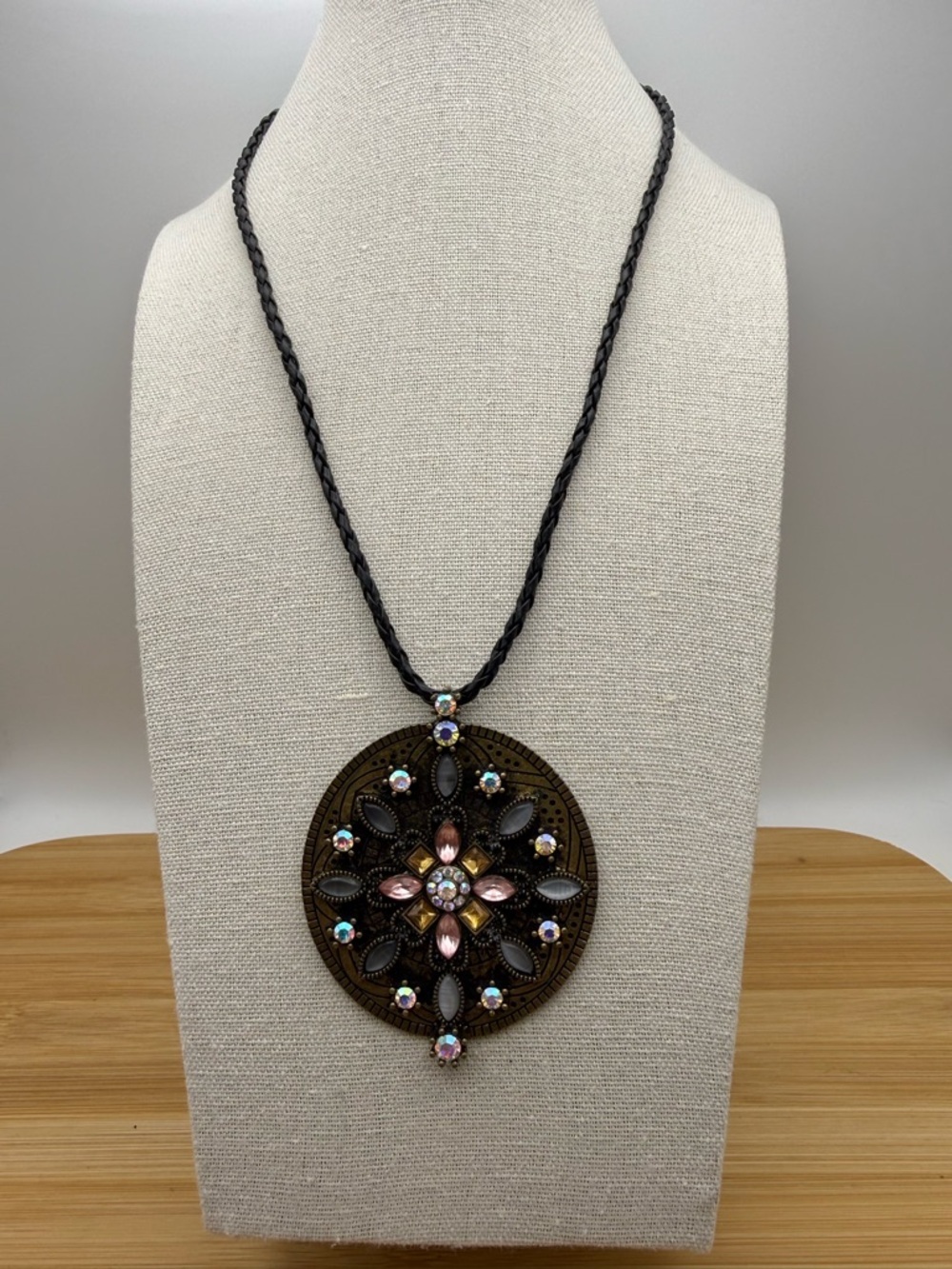 NWT Lia Sophia Antique Brass Tone Vincenza Medallion Crystal Necklace